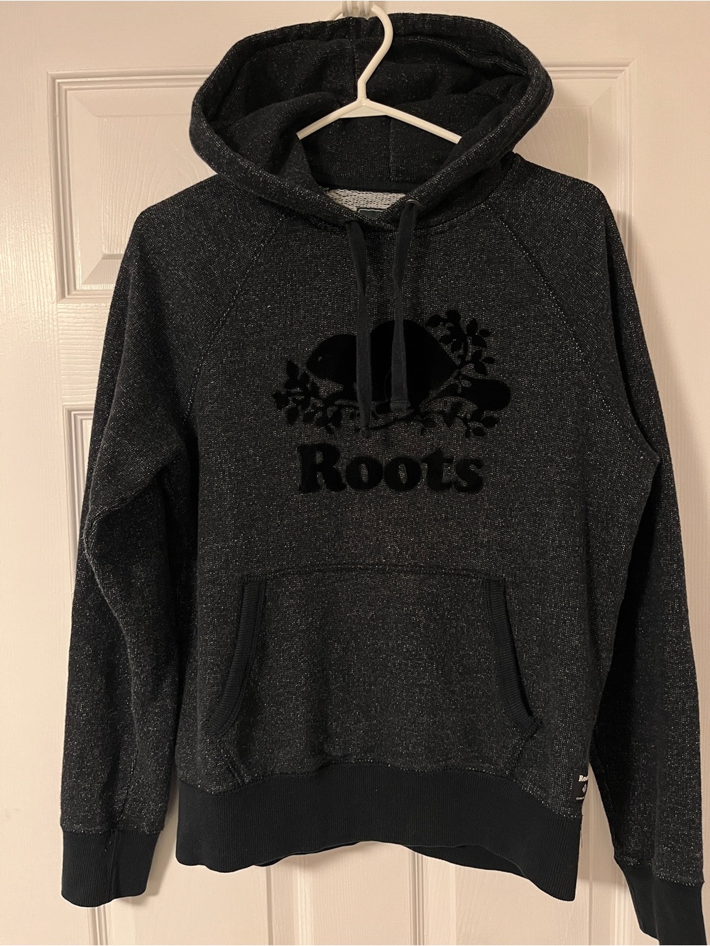 Roots Unisex Youth size medium Black Heather Crewneck Hoodie